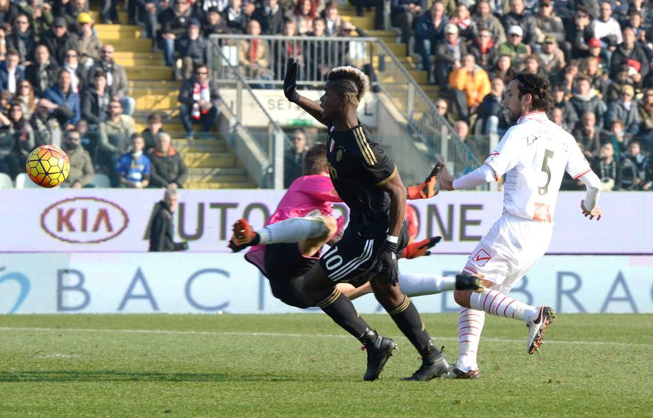 Pogba raccoglie un lancio di Marchisio: Carpi-Juve 1-3. Getty